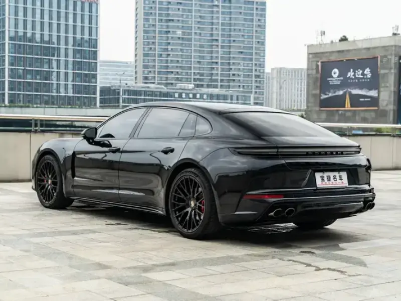 2024 Porsche Panamera с пробегом 27 000 км