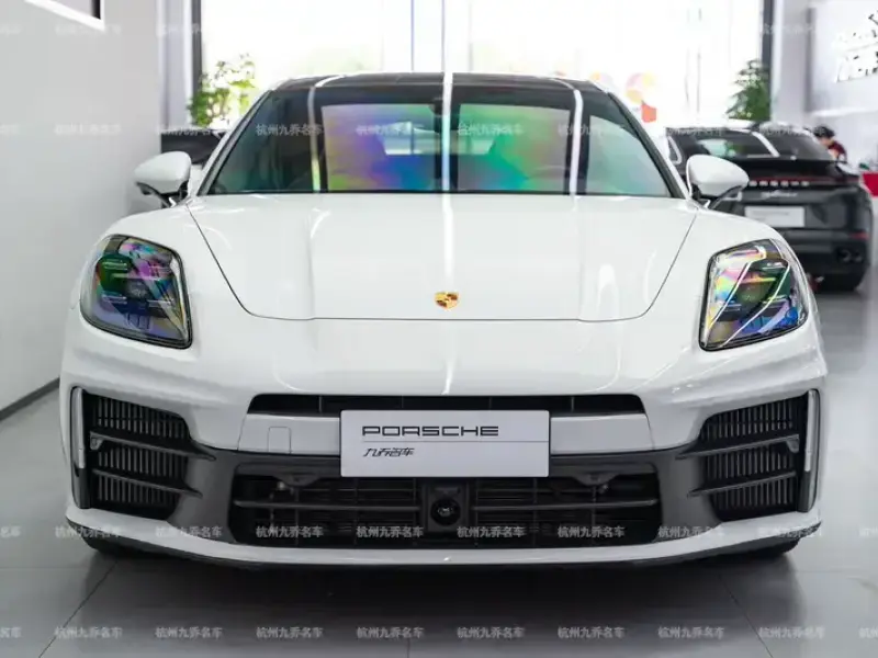 2024 Porsche Panamera с пробегом 3 700 км