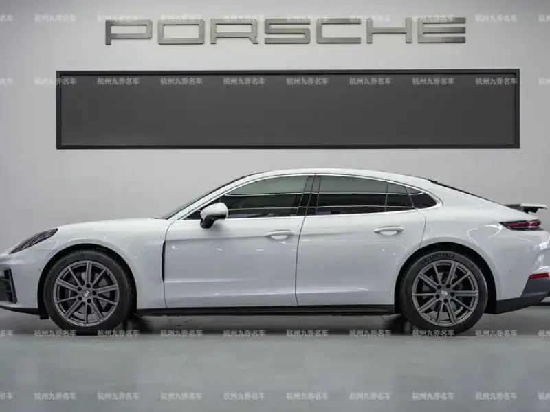 2024 Porsche Panamera с пробегом 3 700 км