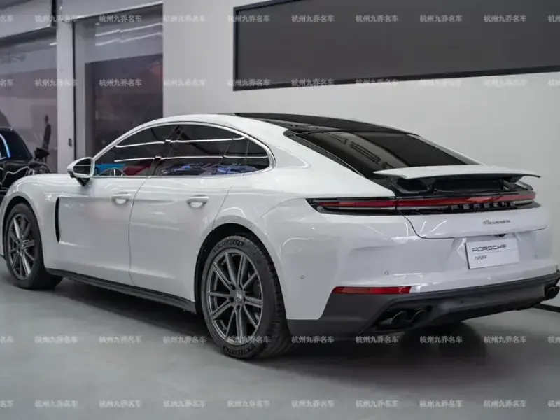 2024 Porsche Panamera с пробегом 3 700 км
