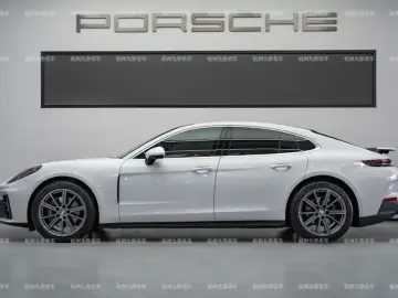 2024 Porsche Panamera с пробегом 3 700 км