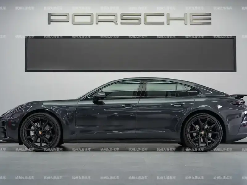 2024 Porsche Panamera с пробегом 6 300 км