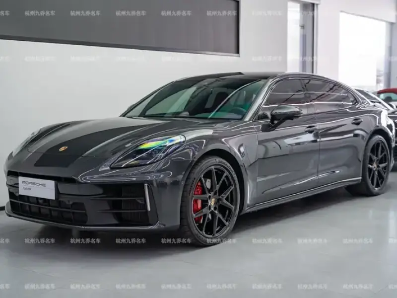 2024 Porsche Panamera с пробегом 9 900 км