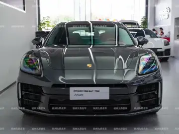 2024 Porsche Panamera с пробегом 9 900 км