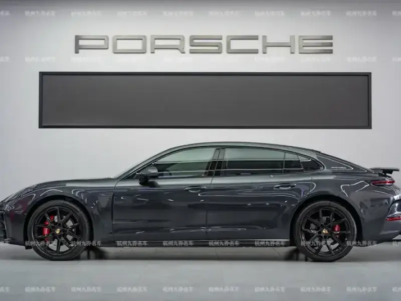 2024 Porsche Panamera с пробегом 9 900 км