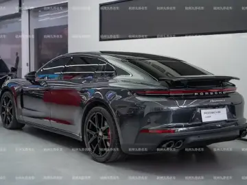 2024 Porsche Panamera с пробегом 9 900 км