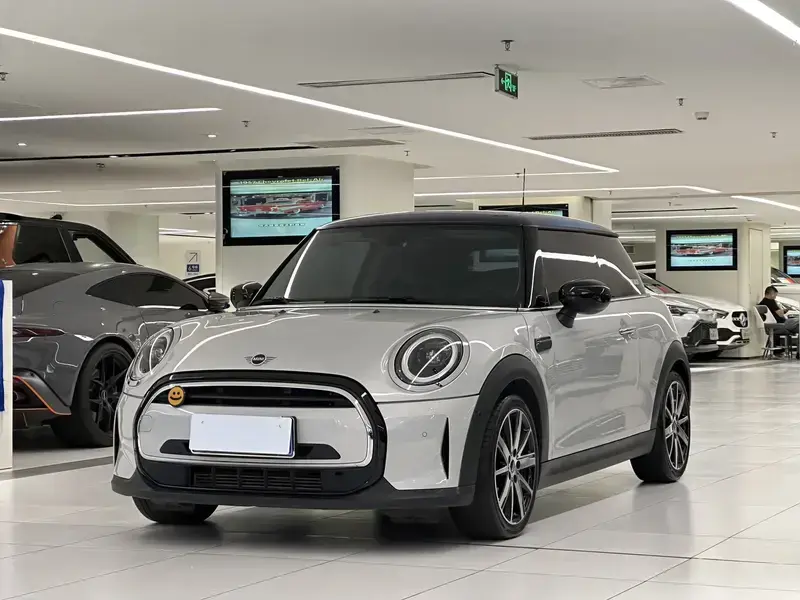 2022 Mini MINI с пробегом 46 200 км