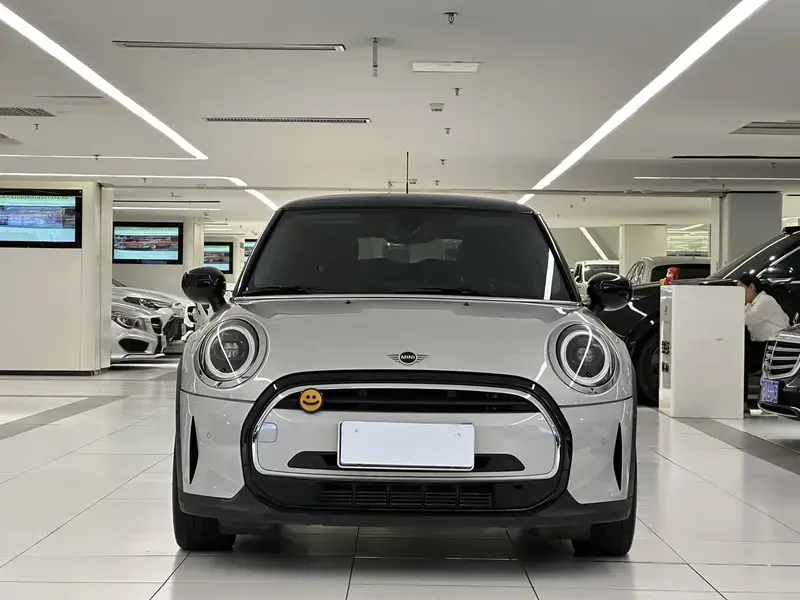 2022 Mini MINI с пробегом 46 200 км
