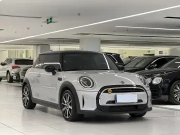 2022 Mini MINI с пробегом 46 200 км