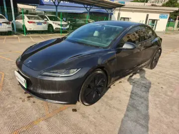 2023 Tesla Model 3 с пробегом 28 000 км