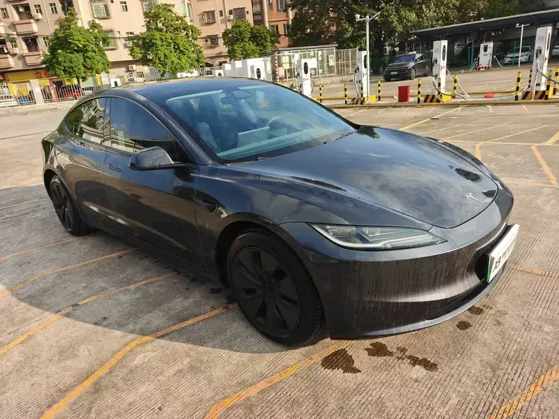 2023 Tesla Model 3 с пробегом 28 000 км