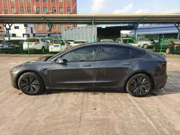 2023 Tesla Model 3 с пробегом 28 000 км