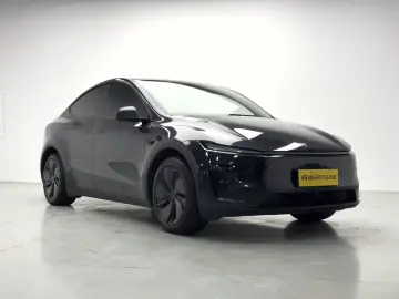 2025 Tesla Model Y с пробегом 62 500 км