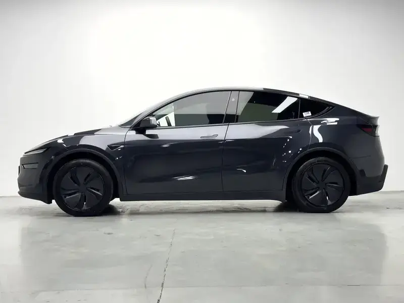 2025 Tesla Model Y с пробегом 62 500 км