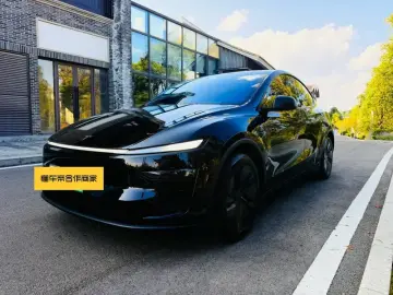 2025 Tesla Model Y с пробегом 27 000 км