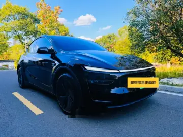 2025 Tesla Model Y с пробегом 27 000 км