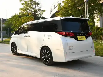 2024 Toyota Alphard с пробегом 36 000 км