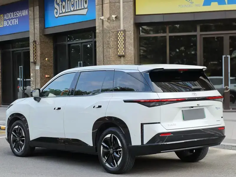 2025 Toyota bZ3X с пробегом 12 000 км
