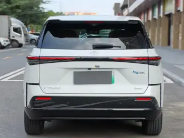 2025 Toyota bZ3X с пробегом 12 000 км