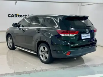 2021 Toyota Highlander с пробегом 61 000 км