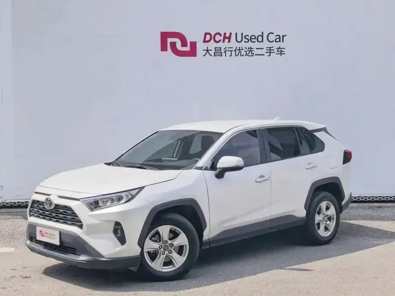 2024 Toyota RAV4 с пробегом 24 000 км