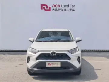 2024 Toyota RAV4 с пробегом 24 000 км