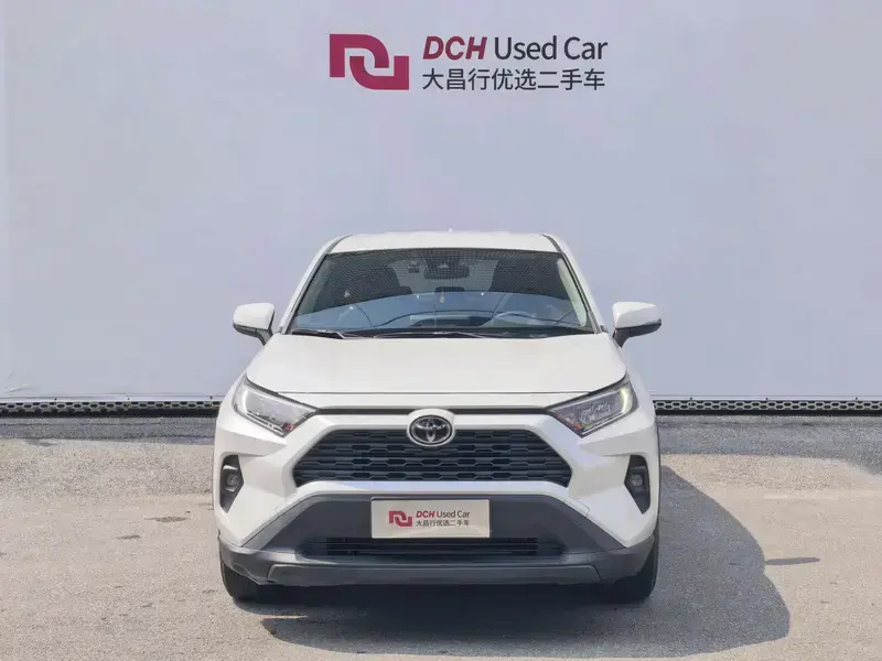 2024 Toyota RAV4 с пробегом 24 000 км