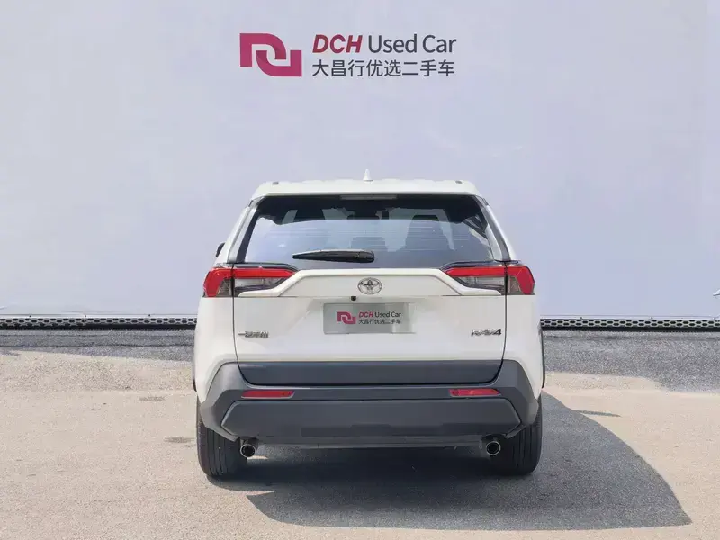 2024 Toyota RAV4 с пробегом 24 000 км
