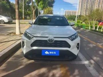 2024 Toyota RAV4 с пробегом 9 000 км