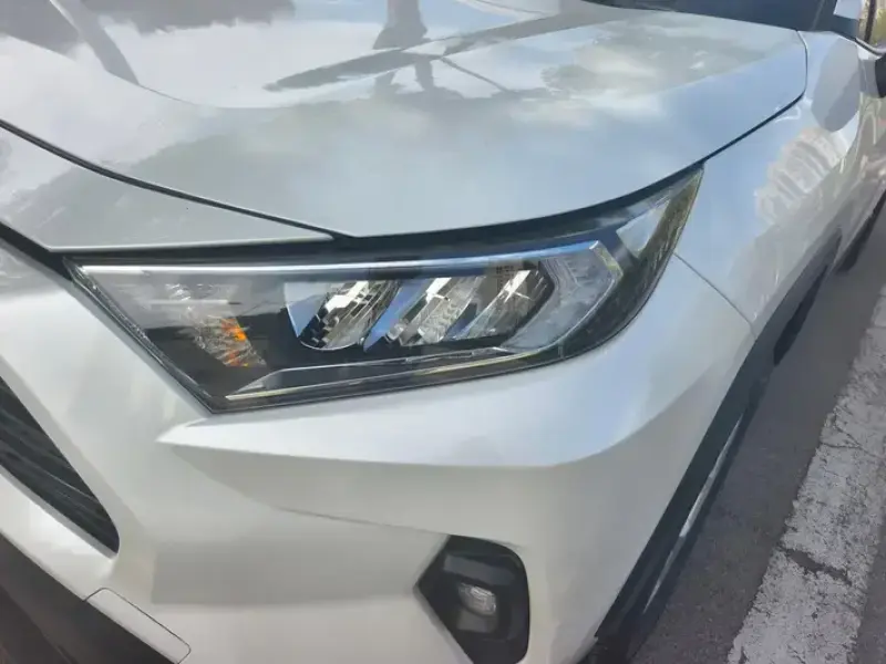2024 Toyota RAV4 с пробегом 9 000 км