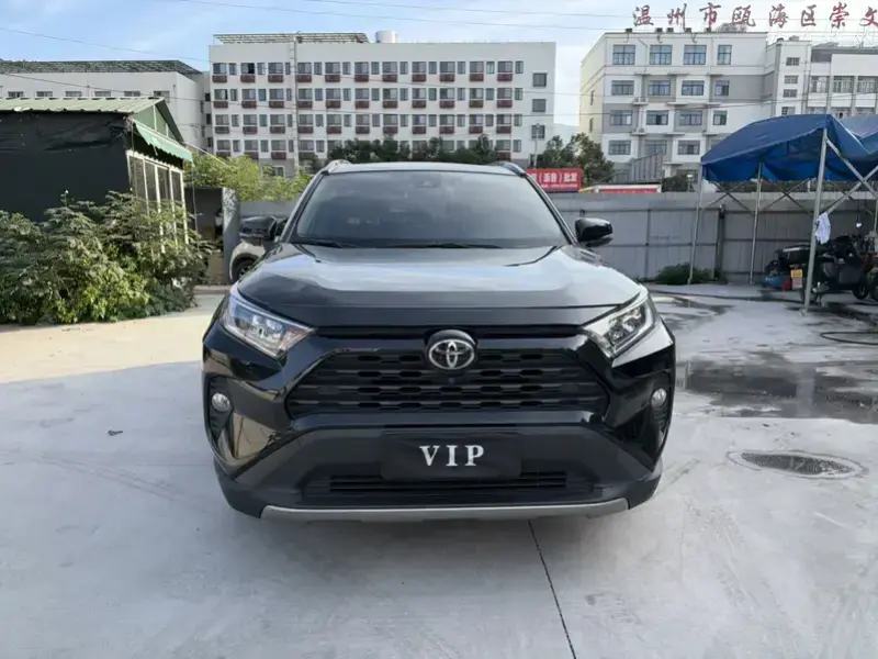 2023 Toyota RAV4 с пробегом 45 100 км