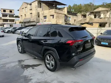 2023 Toyota RAV4 с пробегом 45 100 км