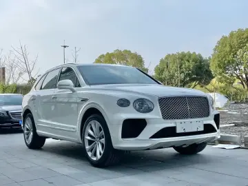 2022 Bentley Bentayga с пробегом 17 000 км