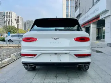 2022 Bentley Bentayga с пробегом 17 000 км