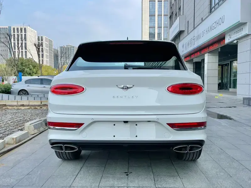 2022 Bentley Bentayga с пробегом 17 000 км