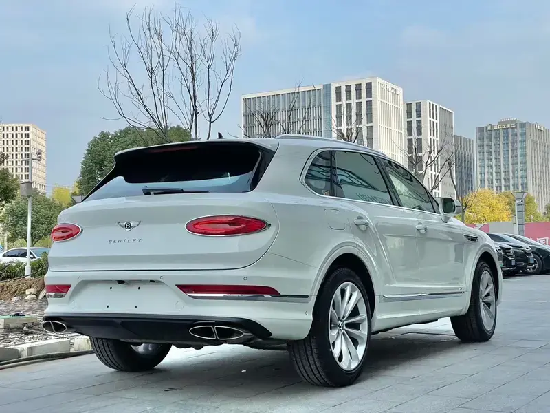 2022 Bentley Bentayga с пробегом 17 000 км