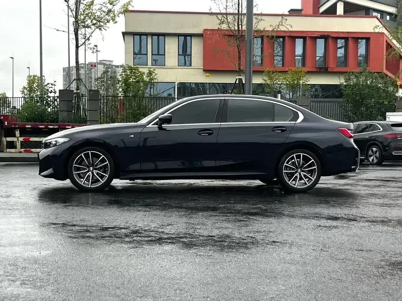 2025 BMW 3 серии с пробегом 10 000 км