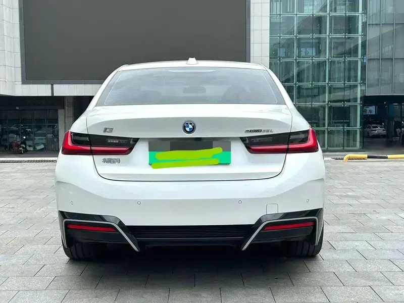 2025 BMW i3 с пробегом 18 400 км
