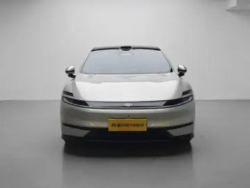 2026 Changan Qiyuan A06 с пробегом 10 700 км