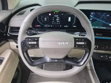 2025 Kia Carnival с пробегом 13 064 км