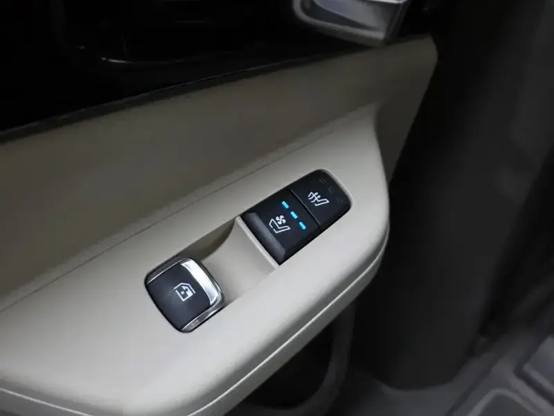 2025 Kia Carnival с пробегом 13 064 км