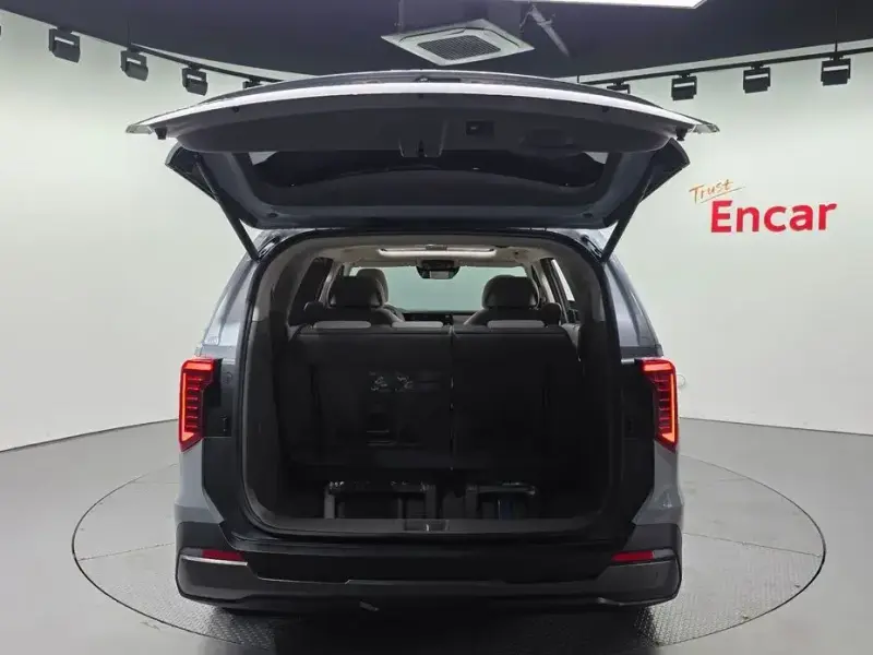 2025 Kia Carnival с пробегом 13 064 км