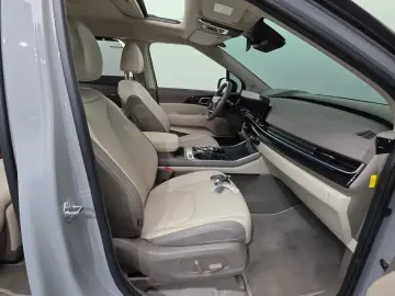 2025 Kia Carnival с пробегом 13 064 км