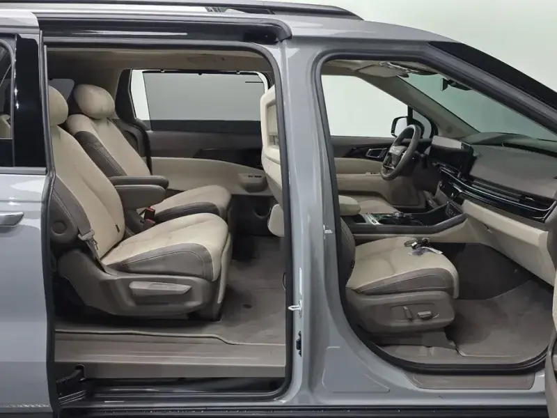 2025 Kia Carnival с пробегом 13 064 км