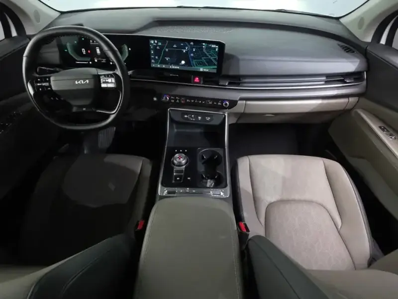 2025 Kia Carnival с пробегом 13 928 км