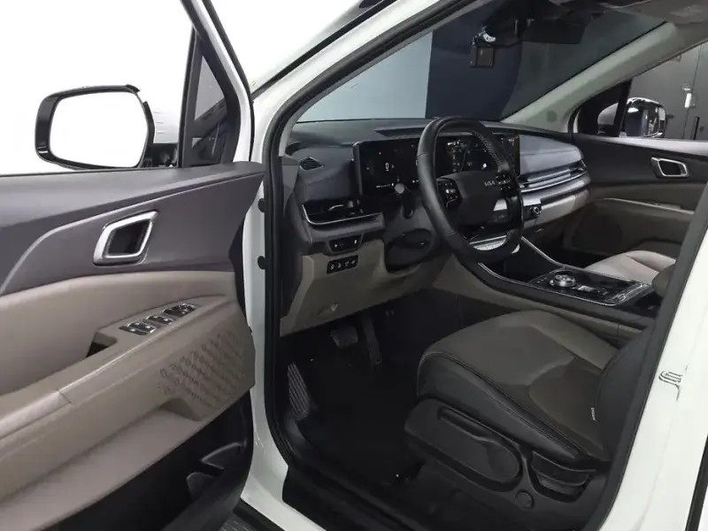 2025 Kia Carnival с пробегом 13 928 км