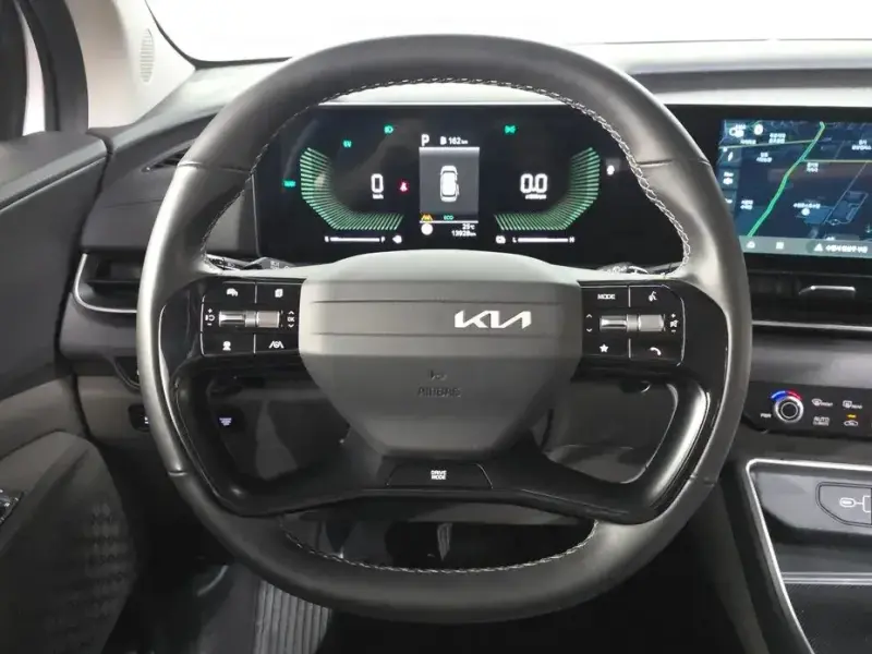 2025 Kia Carnival с пробегом 13 928 км