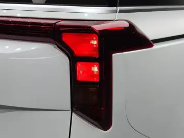 2025 Kia Carnival с пробегом 13 928 км
