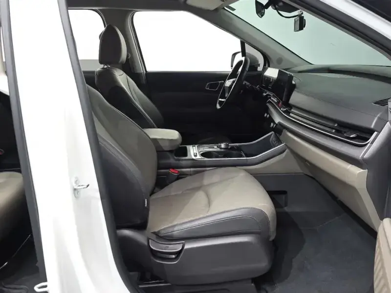 2025 Kia Carnival с пробегом 13 928 км