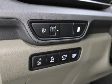2025 Kia Carnival с пробегом 13 928 км
